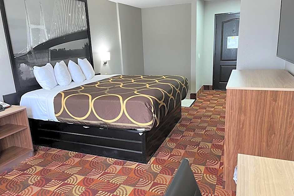 Super 8 by Wyndham Lake of the Ozarks