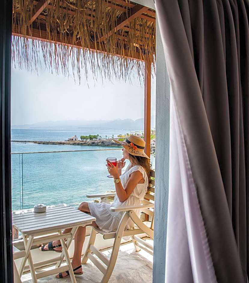 Elmi Beach Hotel & Suites