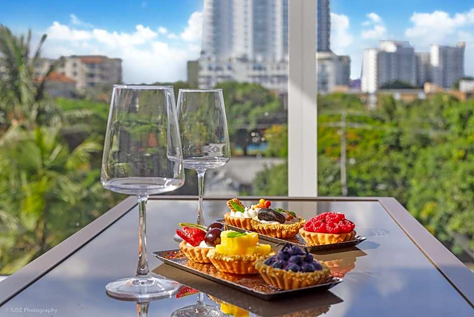 Lux 3BR City-View Retreat in Hollywood, 4th Floor