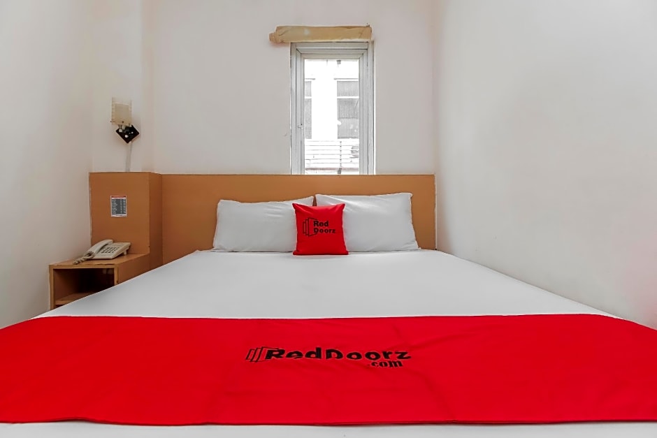 RedDoorz Plus near Galaxy Bekasi