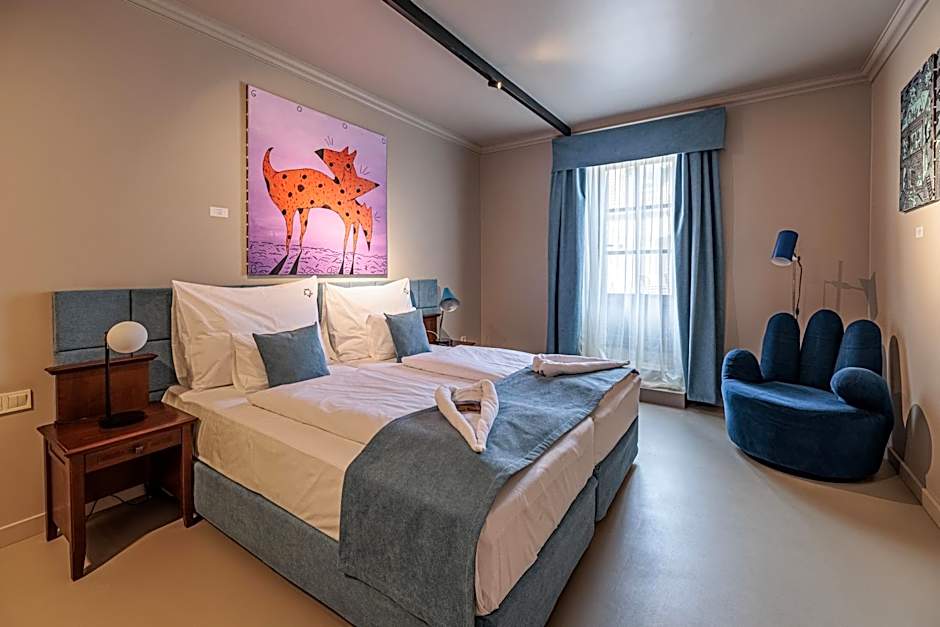 Barka Galéria Hotel és Étterem