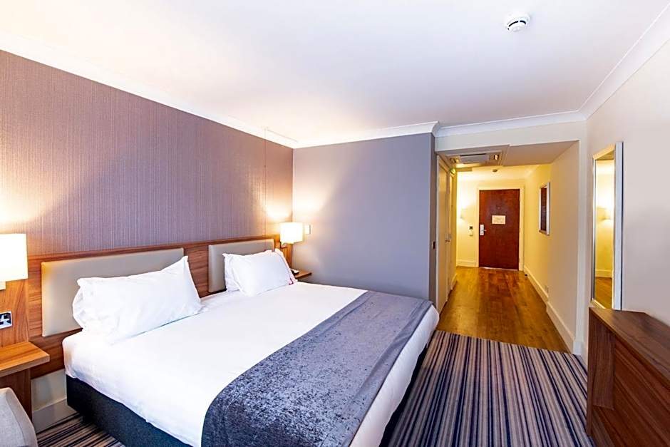 Holiday Inn Cardiff - North M4 By IHG