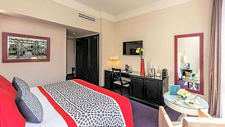 Superior City View Room With One King Bed