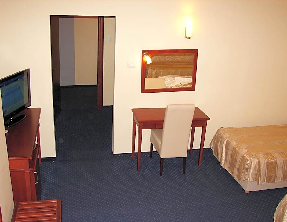 Triple Room — 17 fotoğraftan 1. fotoğraf