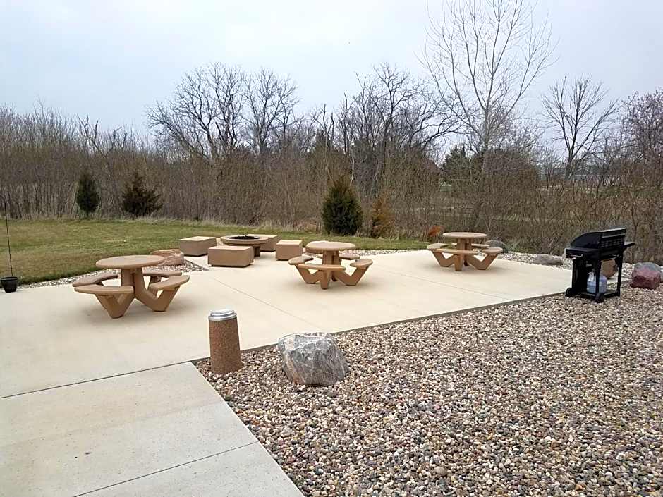 Okoboji Inn & Suites