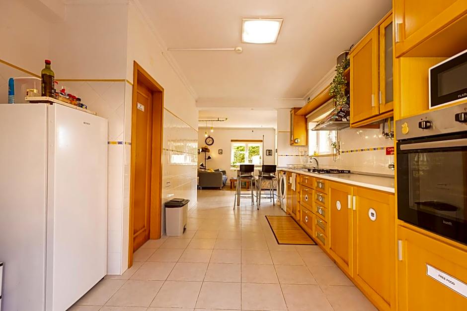 Pineapple Surf House