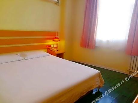 Home Inn (Shihezi Dongwu Road Century Square)
