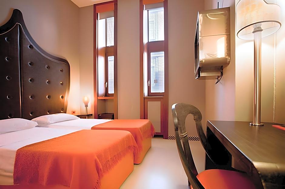 Orange Hotel
