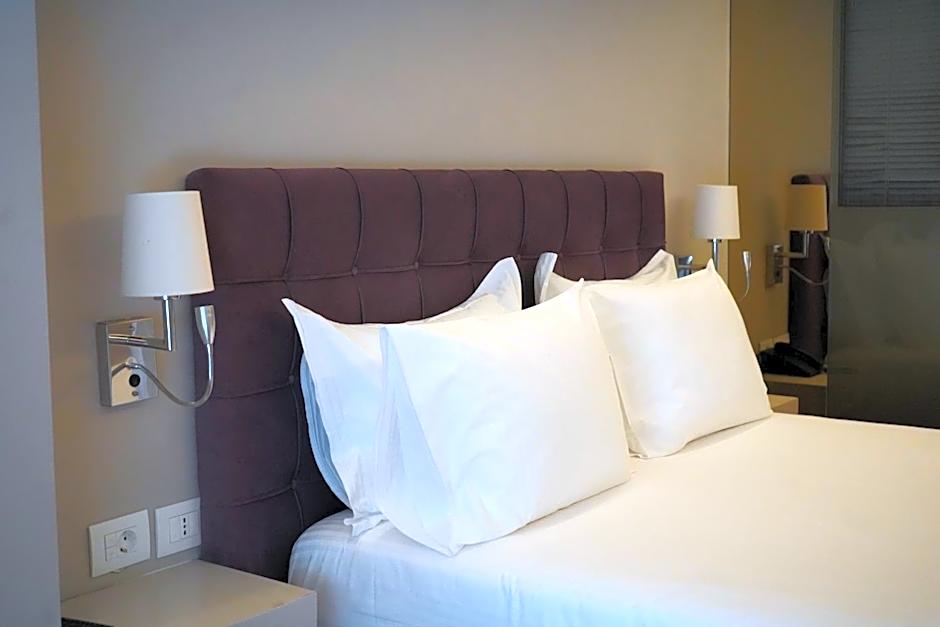 Bougainville Bay Hotel