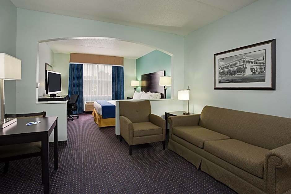 Holiday Inn Express & Suites Plant City By IHG