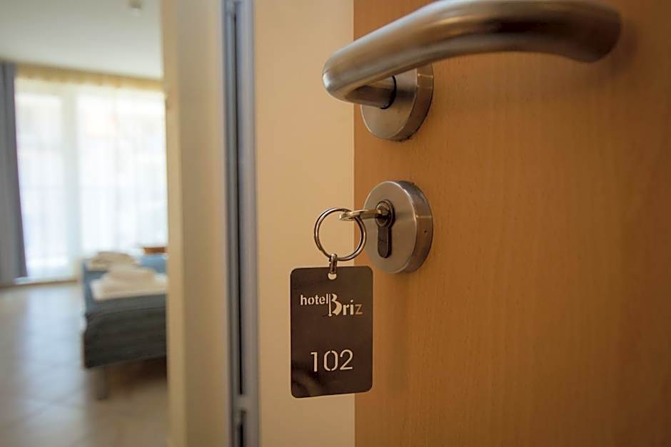 Семеен хотел Бриз