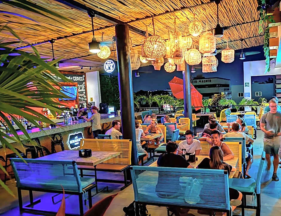 Nomads Hotel, Hostel & Rooftop Pool Cancun