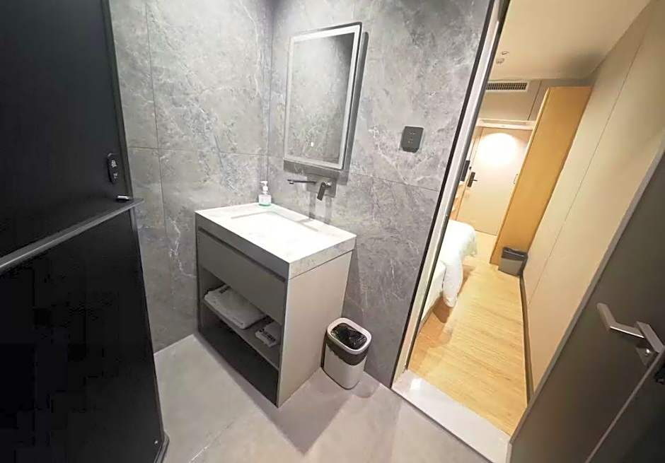 WAIFIDEN Hotel - Former Tokai Hotel (Free shuttle bus during Canton Fair)