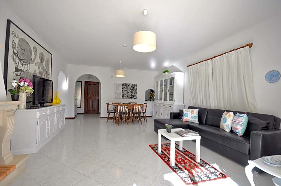 Charming Villa, Private Pool, Walking Distance to Centre, Free AC Wifi