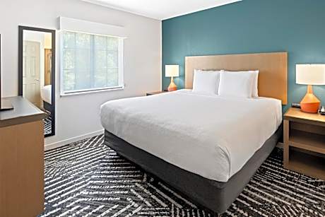 One-Bedroom King Suite