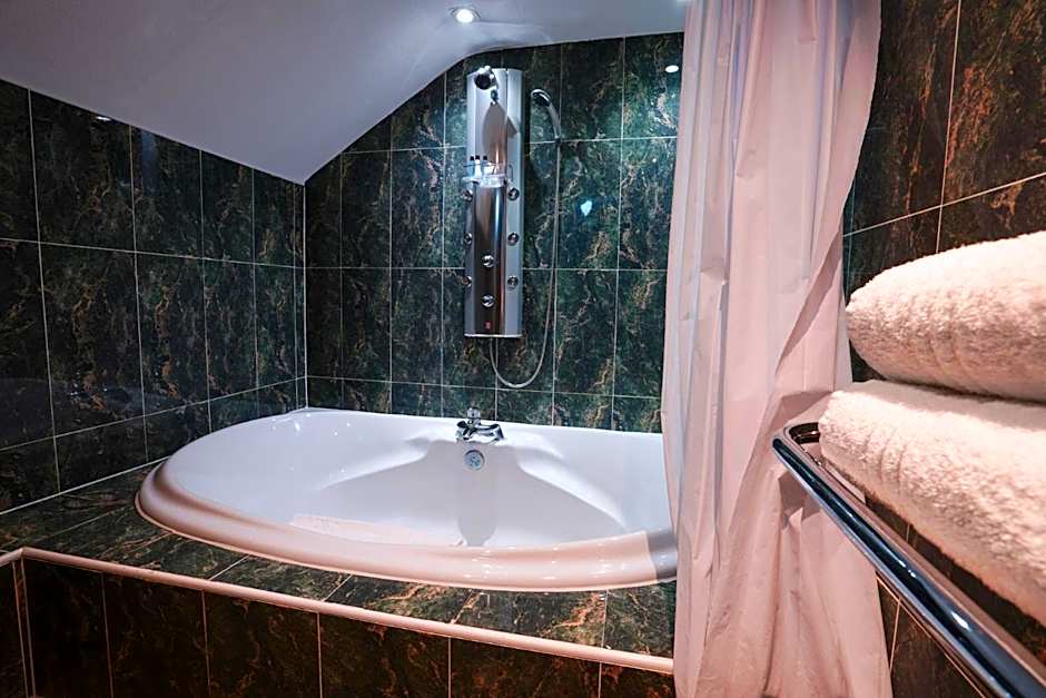 Gomersal Park Hotel & Bazaar Spa