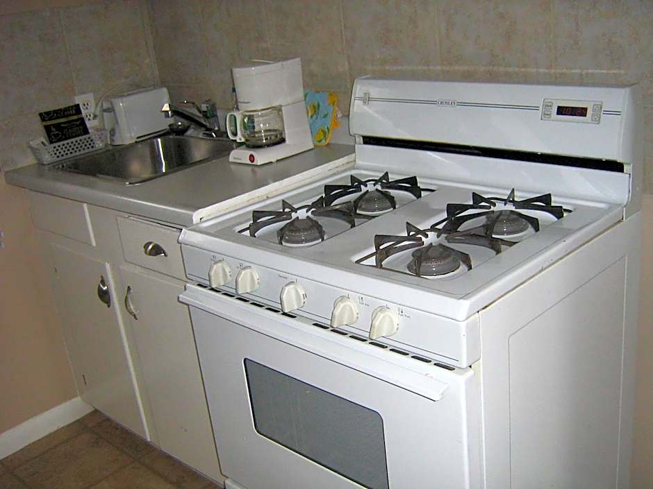 Parkway Motel & European Lodges