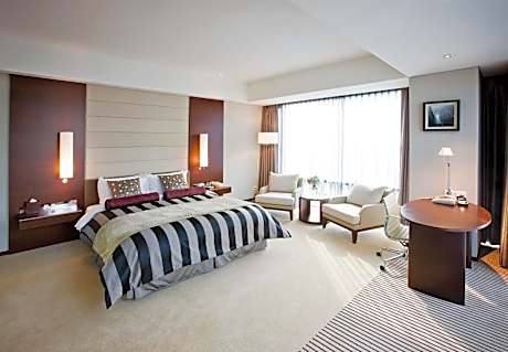Staycation Offer - Premier King Room with Breakfast and Room Service Package