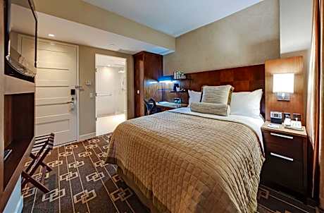 Queen Room - Mobility Access