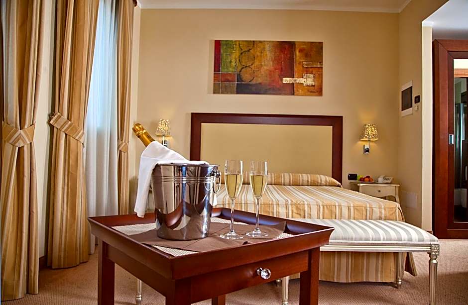 Hotel For You