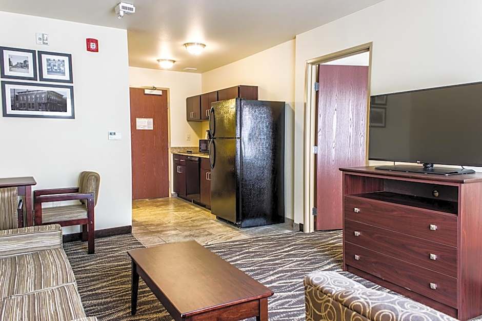Cobblestone Hotel & Suites - Chippewa Falls