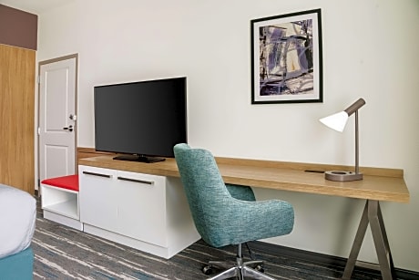 2 Queen Mobility/Hearing ?Accessible Ri Shwr