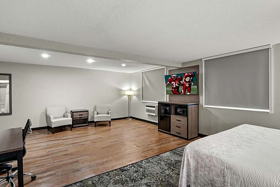 Photo 1 of 5 of Premium 1 King Bed, Jetted Tub