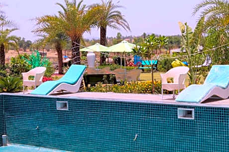 Strawberry Hills Saputara