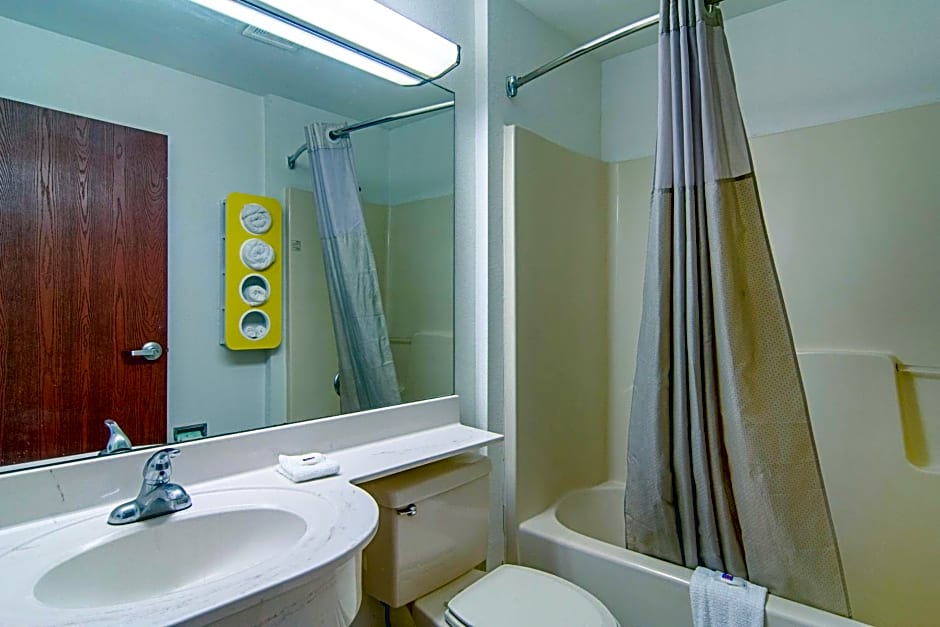 Americas Best Value Inn & Suites Brunswick