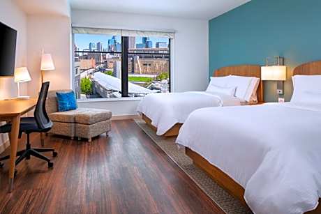 Studio with Two Queen Beds - Hearing Accessible