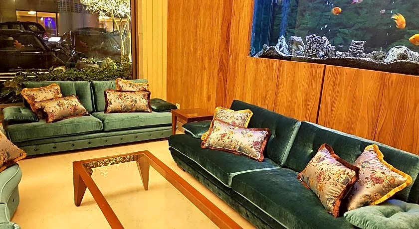 King Suites Hotel