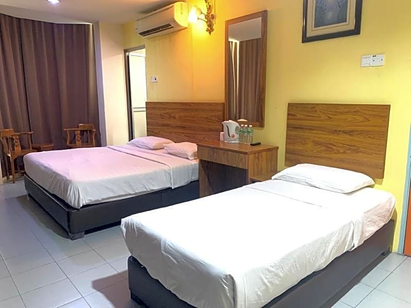 OYO 89877 Sun Triang Hotel