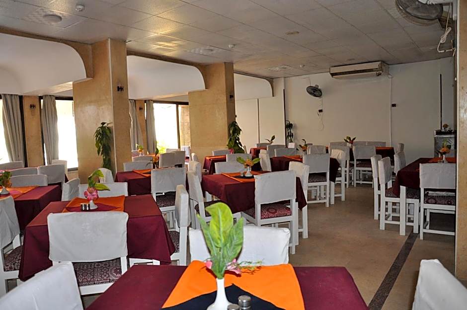 Shady Hotel Luxor