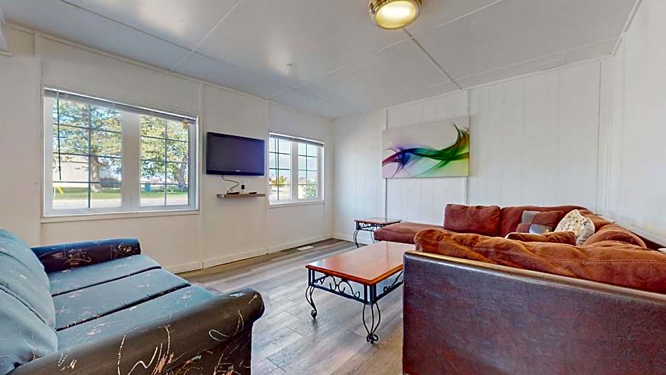 Main Beach River Retreat - Wasaga Beach 1 - Main Strip - 93 Mosley St