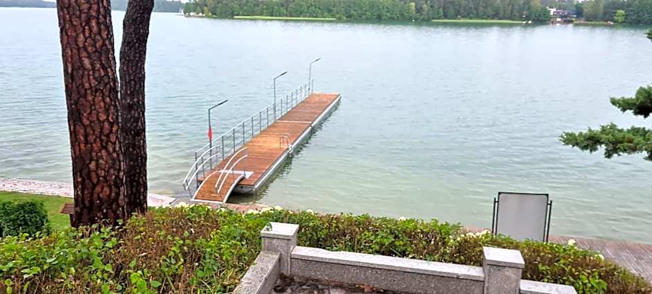Oficerski Yacht Club