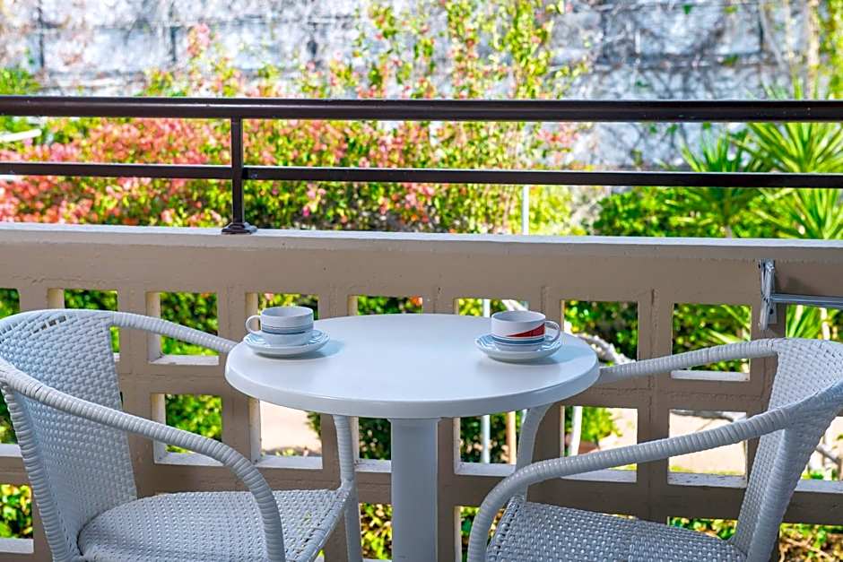 Primavera Beach Hotel Studios & Apartments