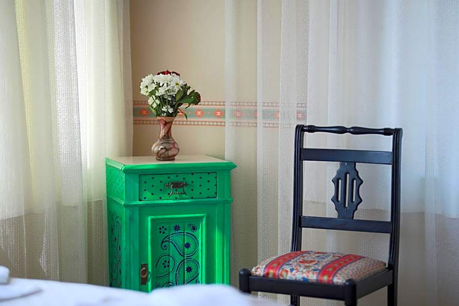 Tunc Hotel