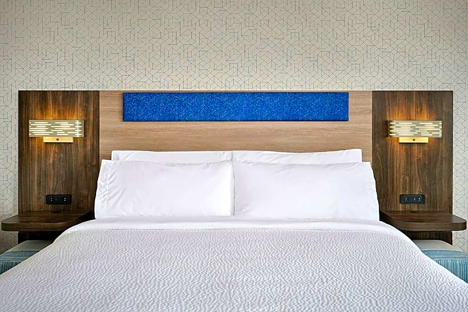 Photo 1 of 6 of Standard 1 King Bed