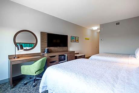 2 Queen Room Fridge And Microwave