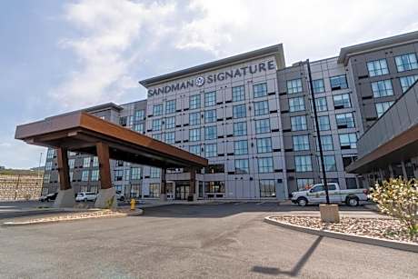 Sandman Signature Dartmouth Hotel & Suites