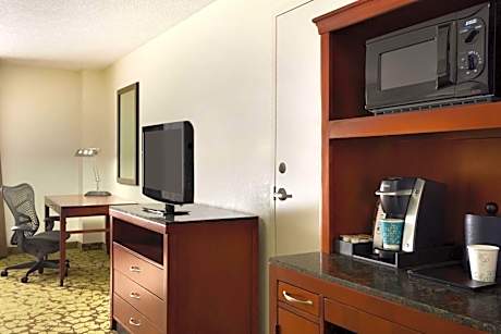 King Room with Roll-In Shower - Mobility/Hearing Accessible