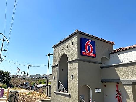 1 King Bed | Mobil Access Tub Nsmk Sofabed