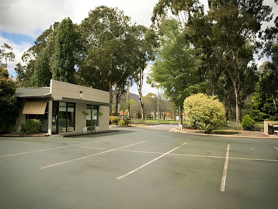 Red Cedars Motel