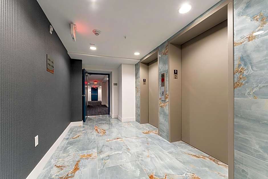 Lux 3BR City-View Retreat in Hollywood, 5th Floor