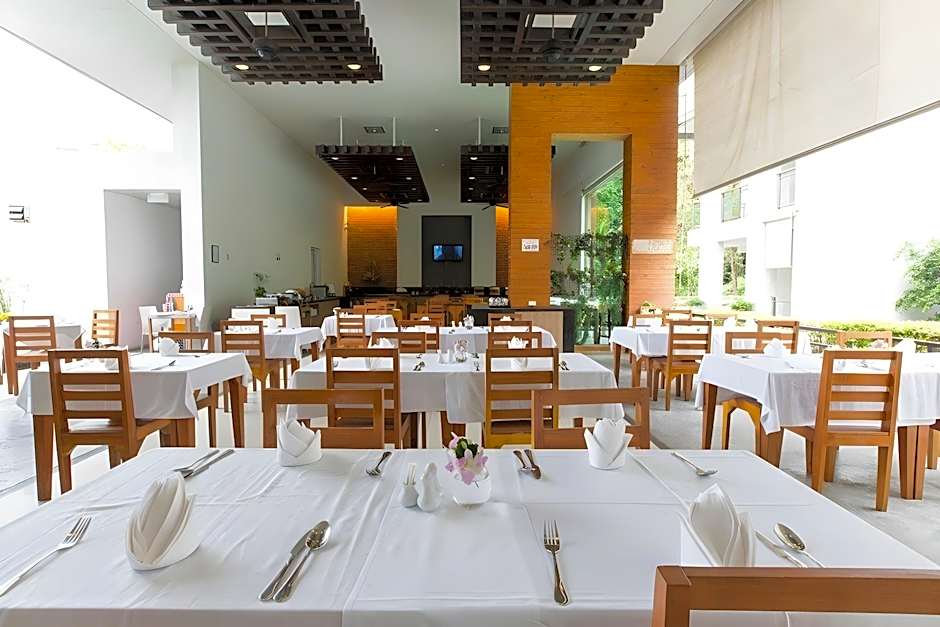 Sugar Palm Grand Hillside