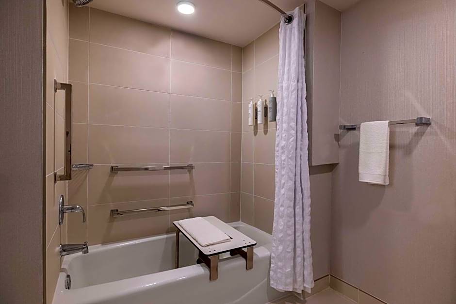 Embassy Suites By Hilton Hotel Tulsa-I-44