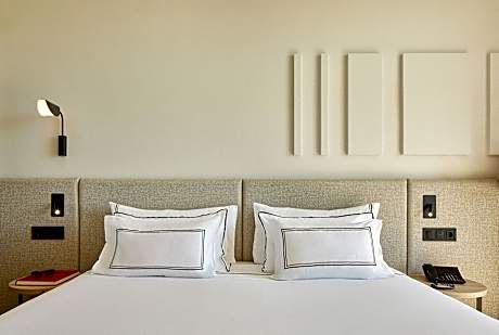 Supreme Room