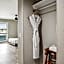 456 Embarcadero Inn & Suites