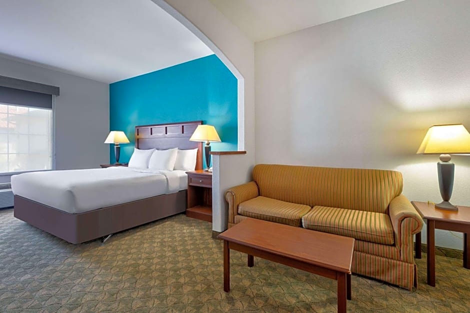 Baymont Inn & Suites by Wyndham Glen Rose