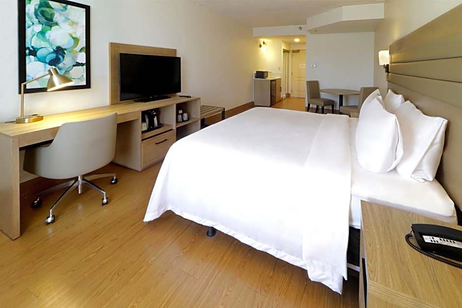 Photo 1 of 4 of Deluxe 1 King Bed